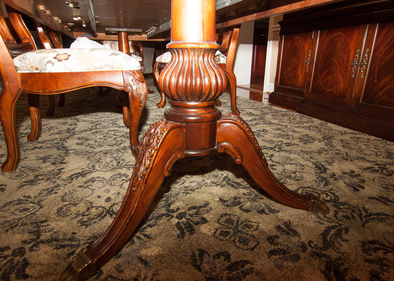 Thomasville Kent Park Dining Room Set