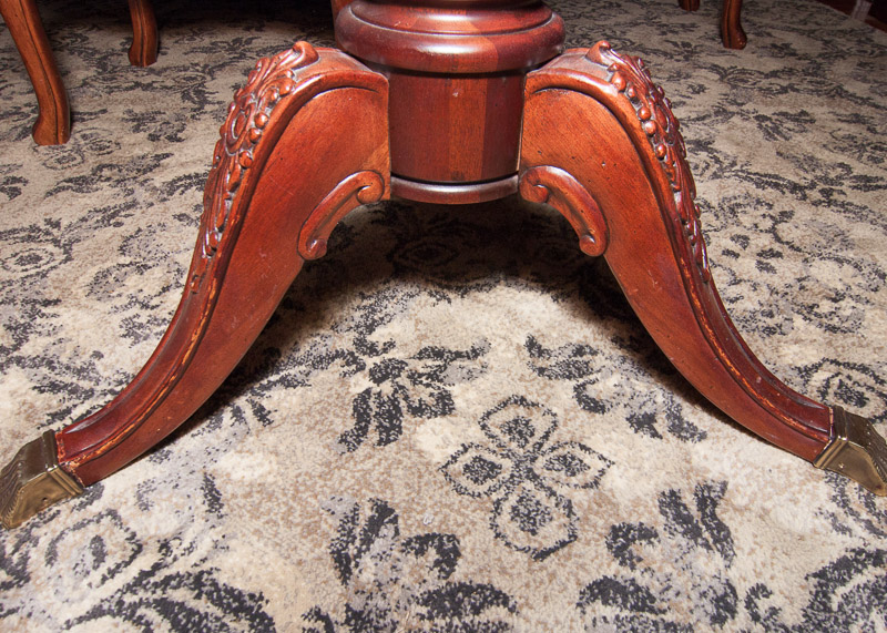 Thomasville Kent Park Dining Room Set