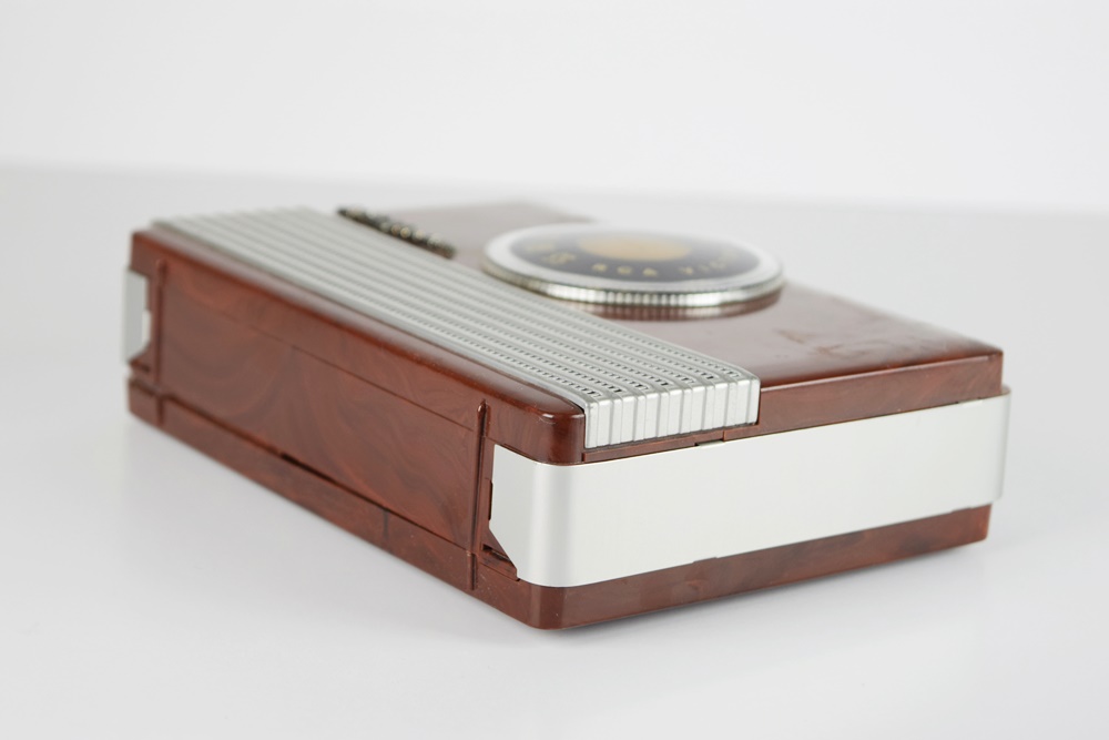Vintage 1950 RCA Victor Portable Radio in Brown Bakelite Case