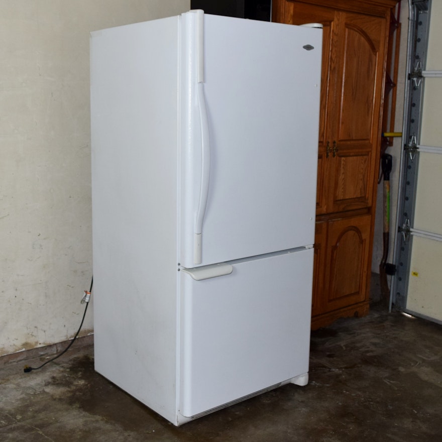 Maytag Performa 19 cu ft Refrigerator With Bottom Freezer