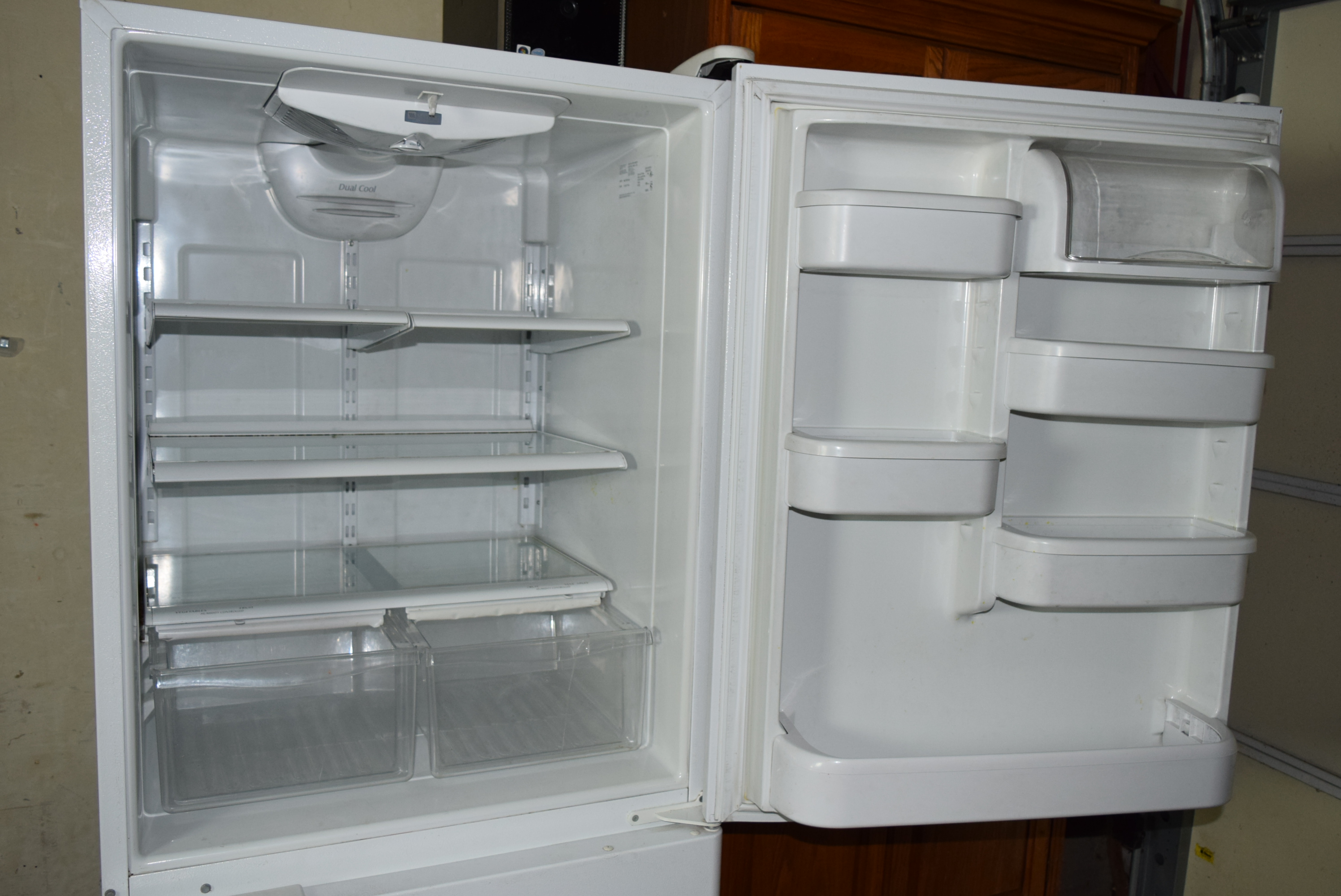 Maytag Performa 19 cu ft Refrigerator With Bottom Freezer