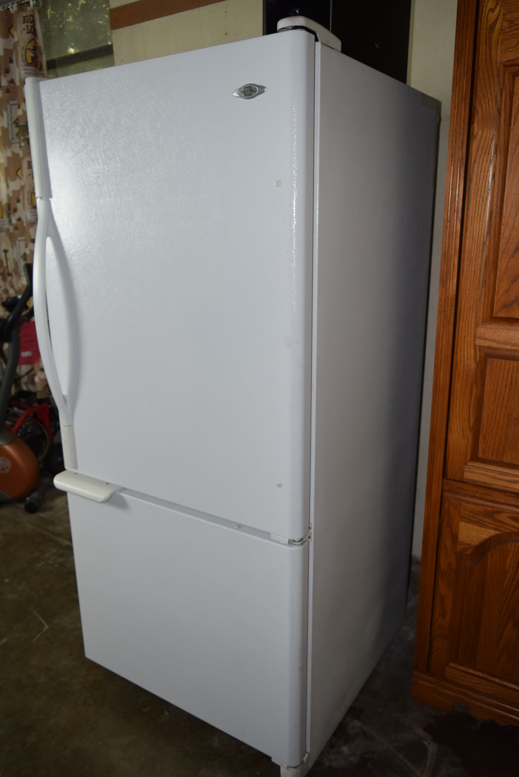 Maytag Performa 19 cu ft Refrigerator With Bottom Freezer