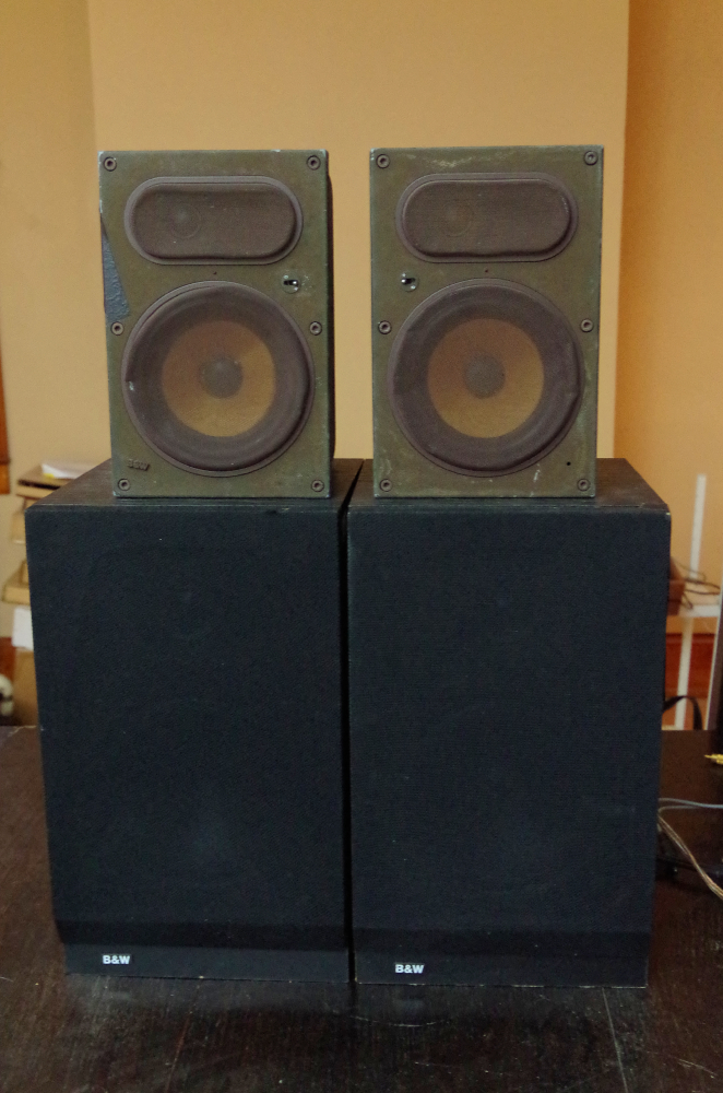 B&W Vintage Loudspeakers One Pair Made of Metal