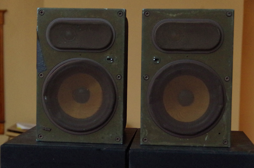 B&W Vintage Loudspeakers One Pair Made of Metal