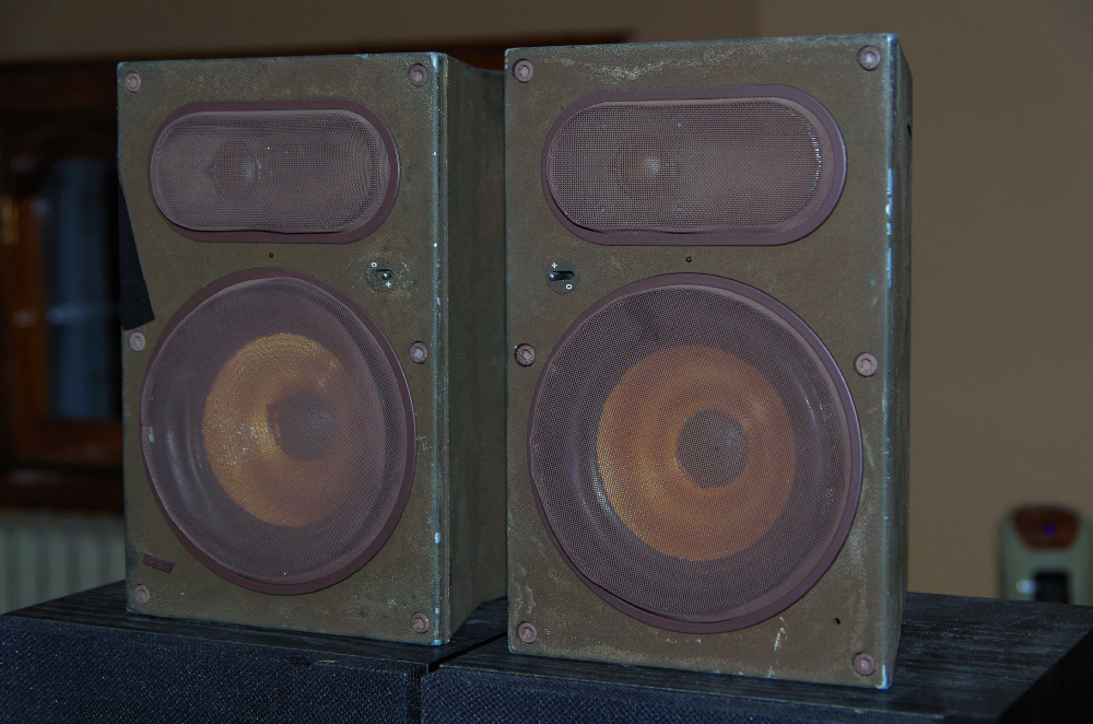 B&W Vintage Loudspeakers One Pair Made of Metal