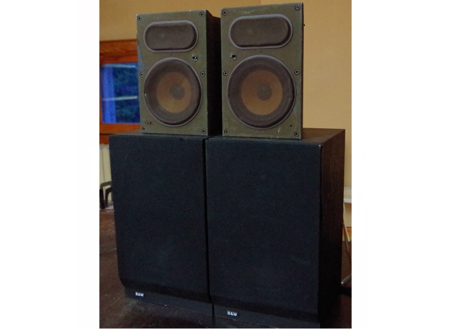 B&W Vintage Loudspeakers One Pair Made of Metal