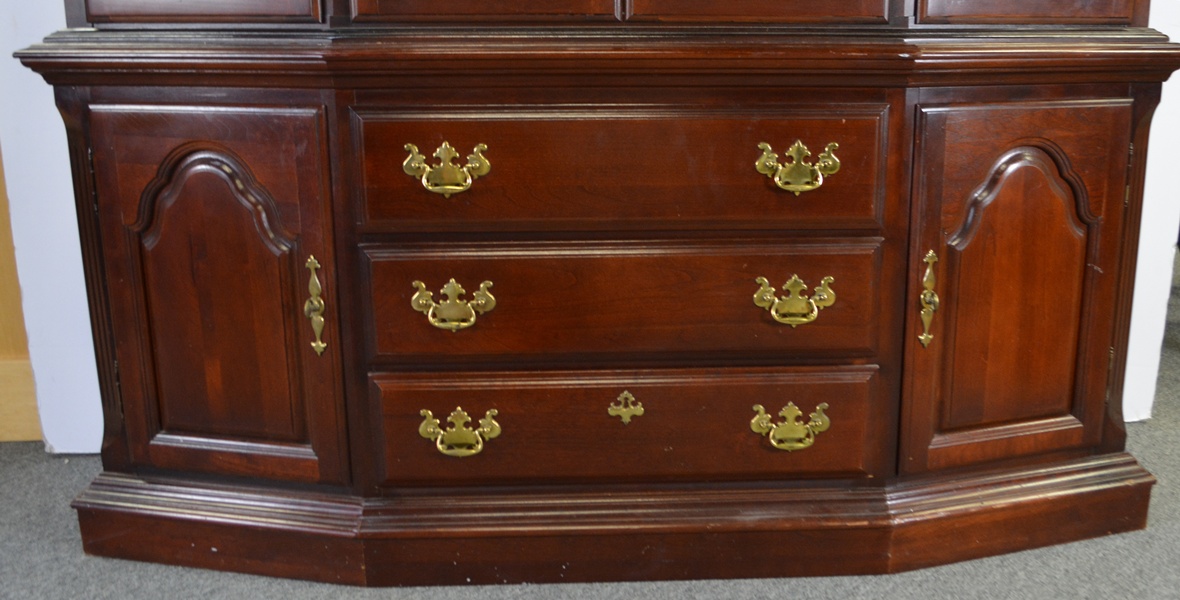 Sumter Cabinet Company Illuminated China Cabinet