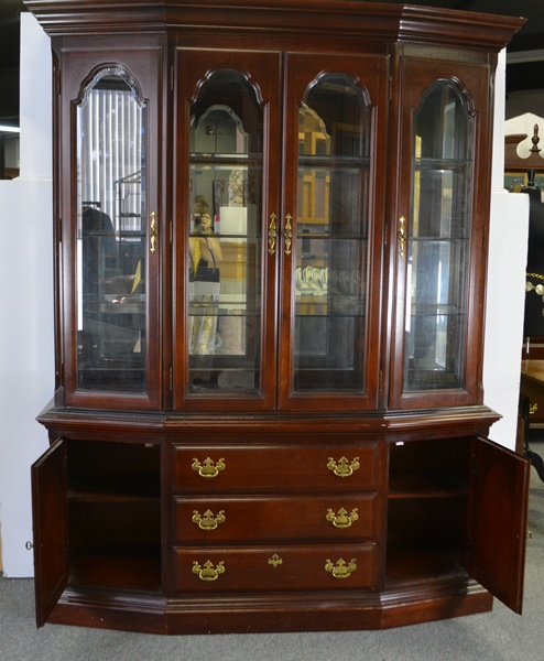 Sumter Cabinet Company Illuminated China Cabinet