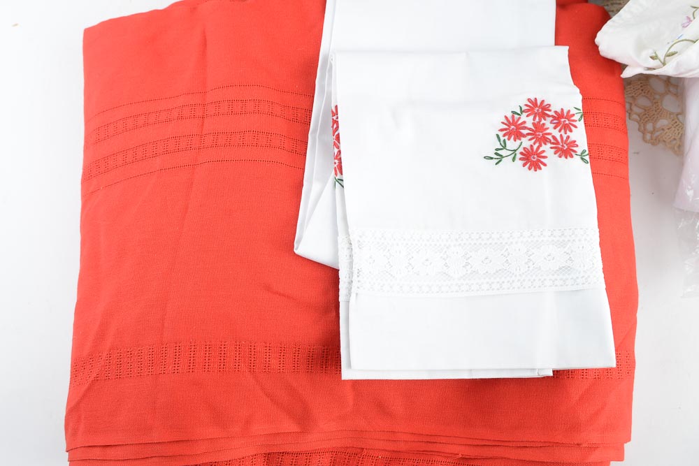 Assortment of Vintage & Modern Linens