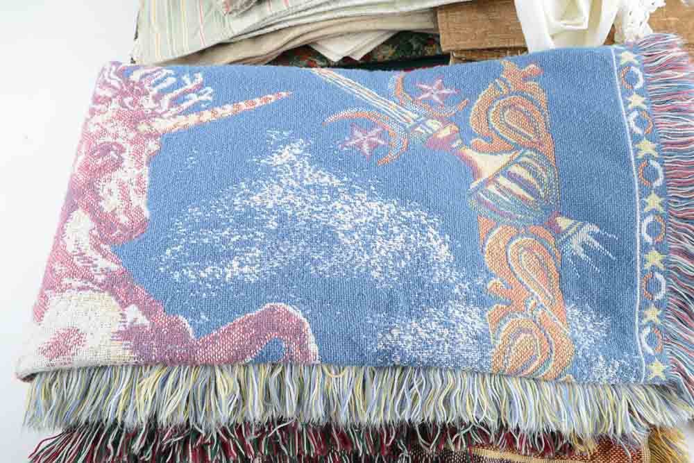 Assortment of Vintage & Modern Linens