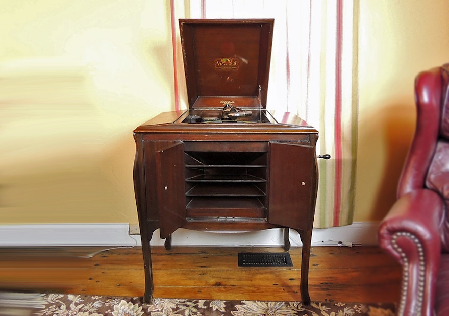 1900s Victrola VV 240 Record Player with 78 rpm Records