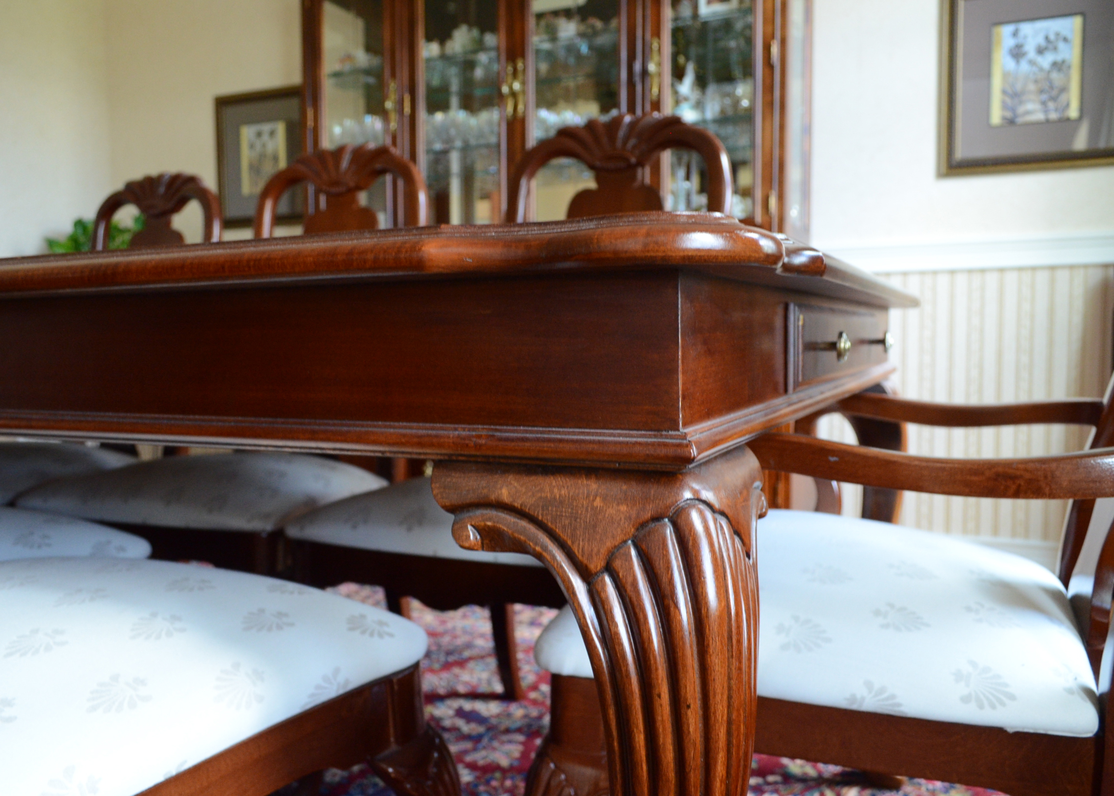 Cherry American Drew Queen Anne Dining Table and Chairs