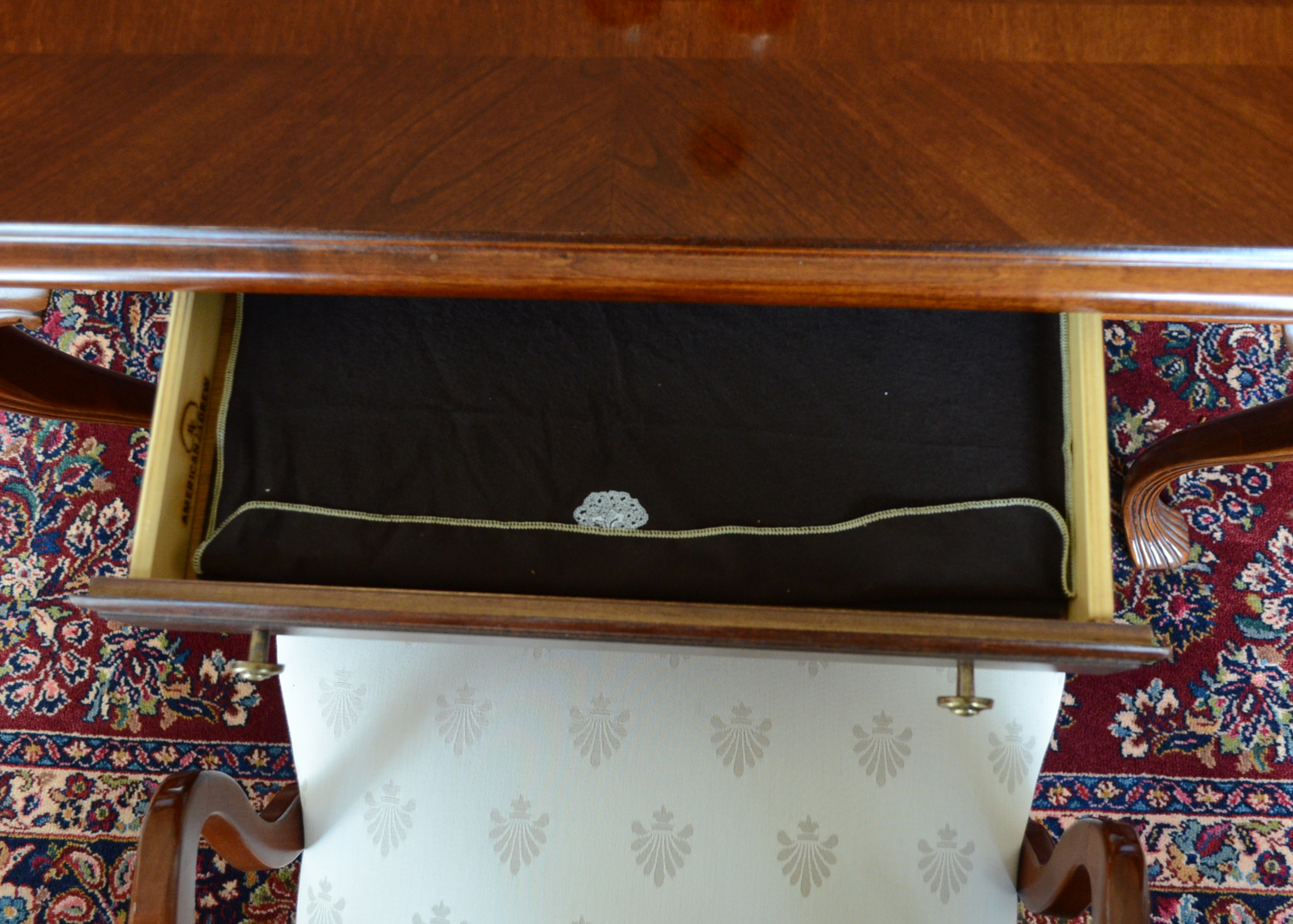 Cherry American Drew Queen Anne Dining Table and Chairs