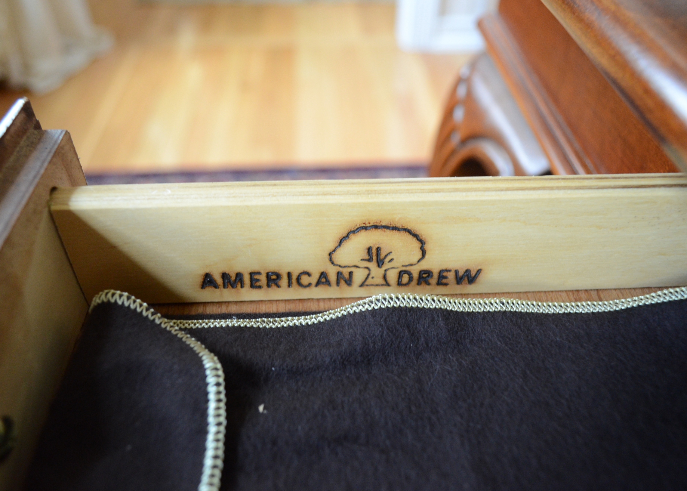 Cherry American Drew Queen Anne Dining Table and Chairs