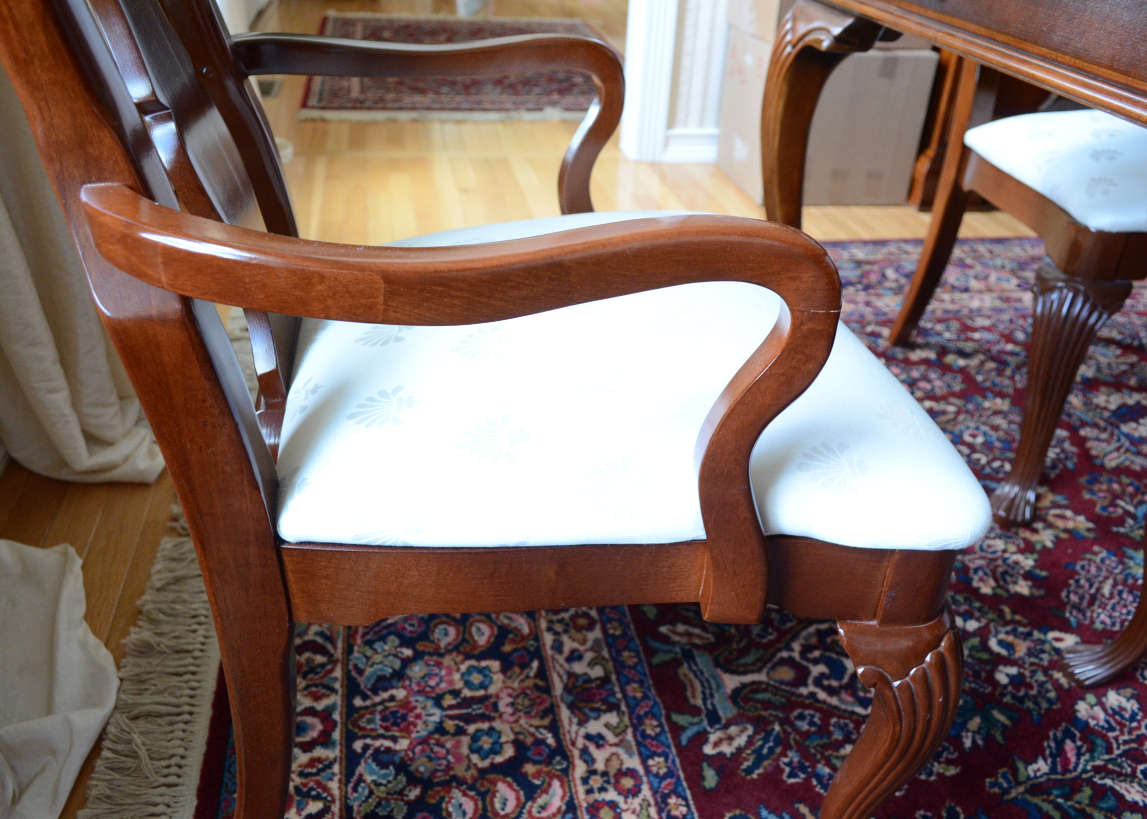 Cherry American Drew Queen Anne Dining Table and Chairs