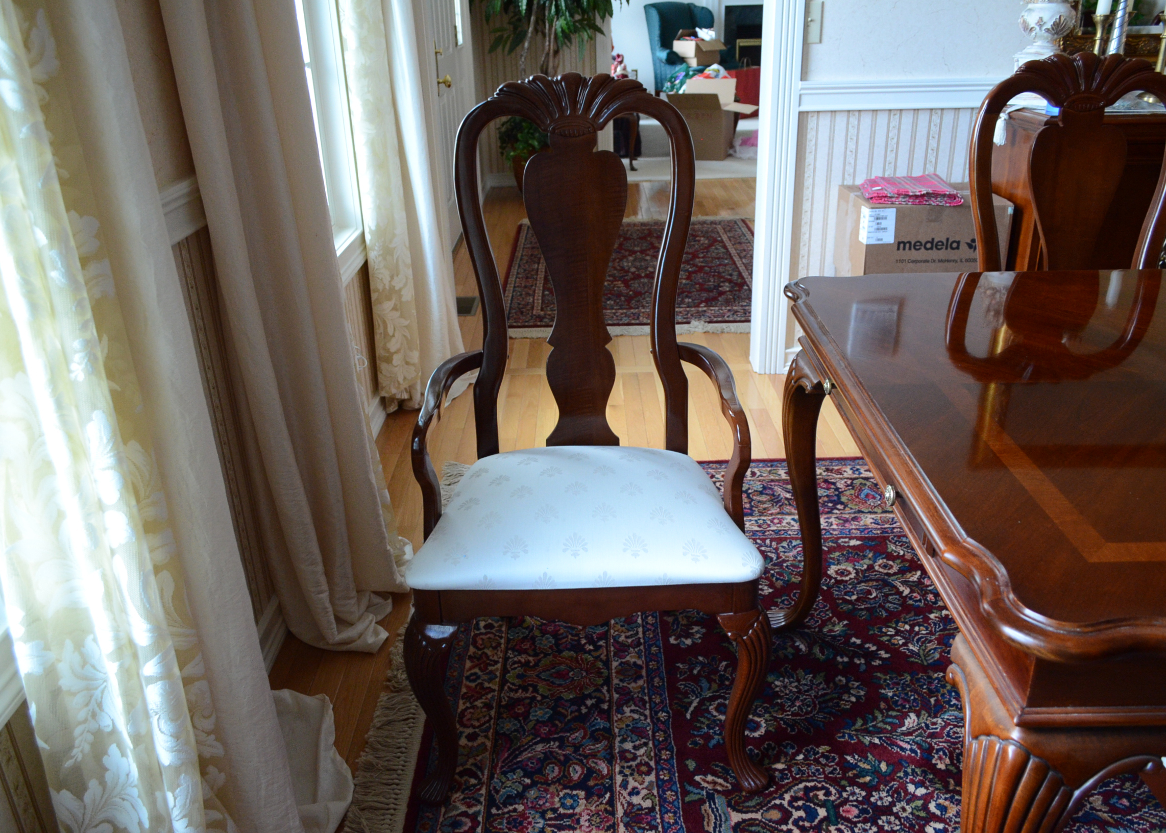 Cherry American Drew Queen Anne Dining Table and Chairs