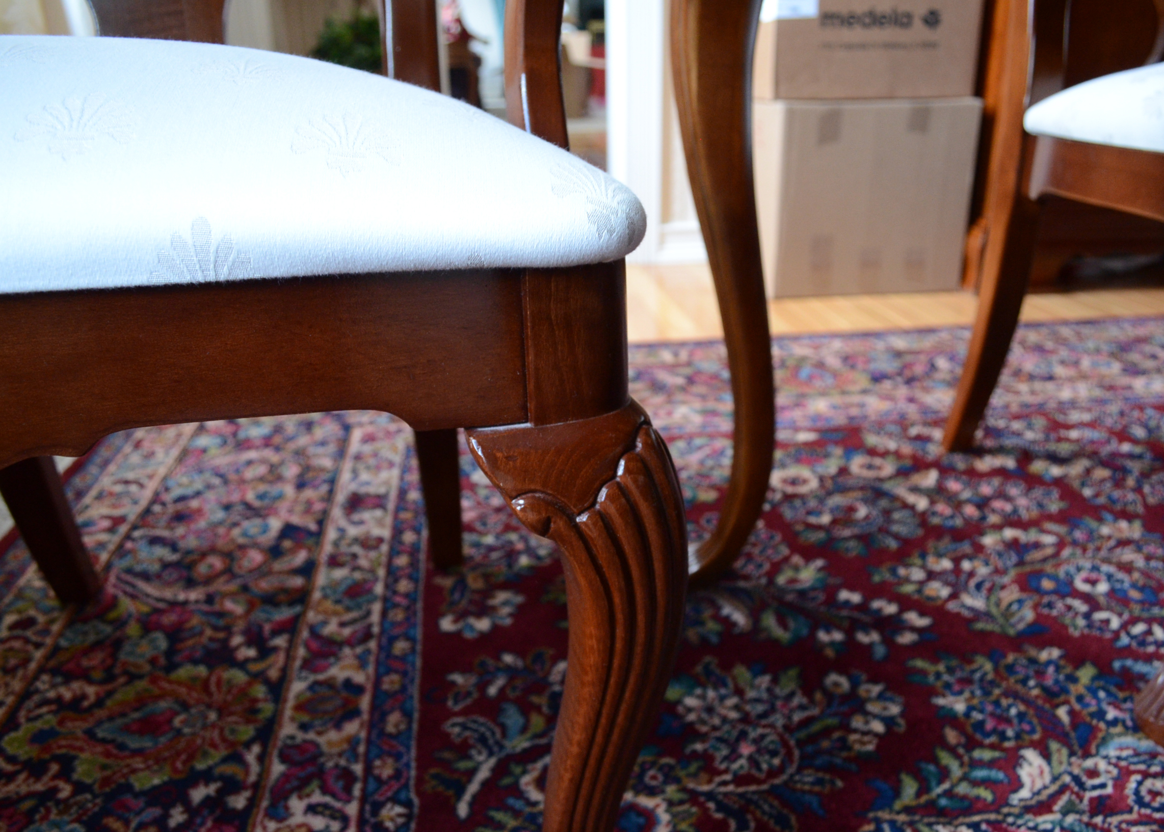 Cherry American Drew Queen Anne Dining Table and Chairs