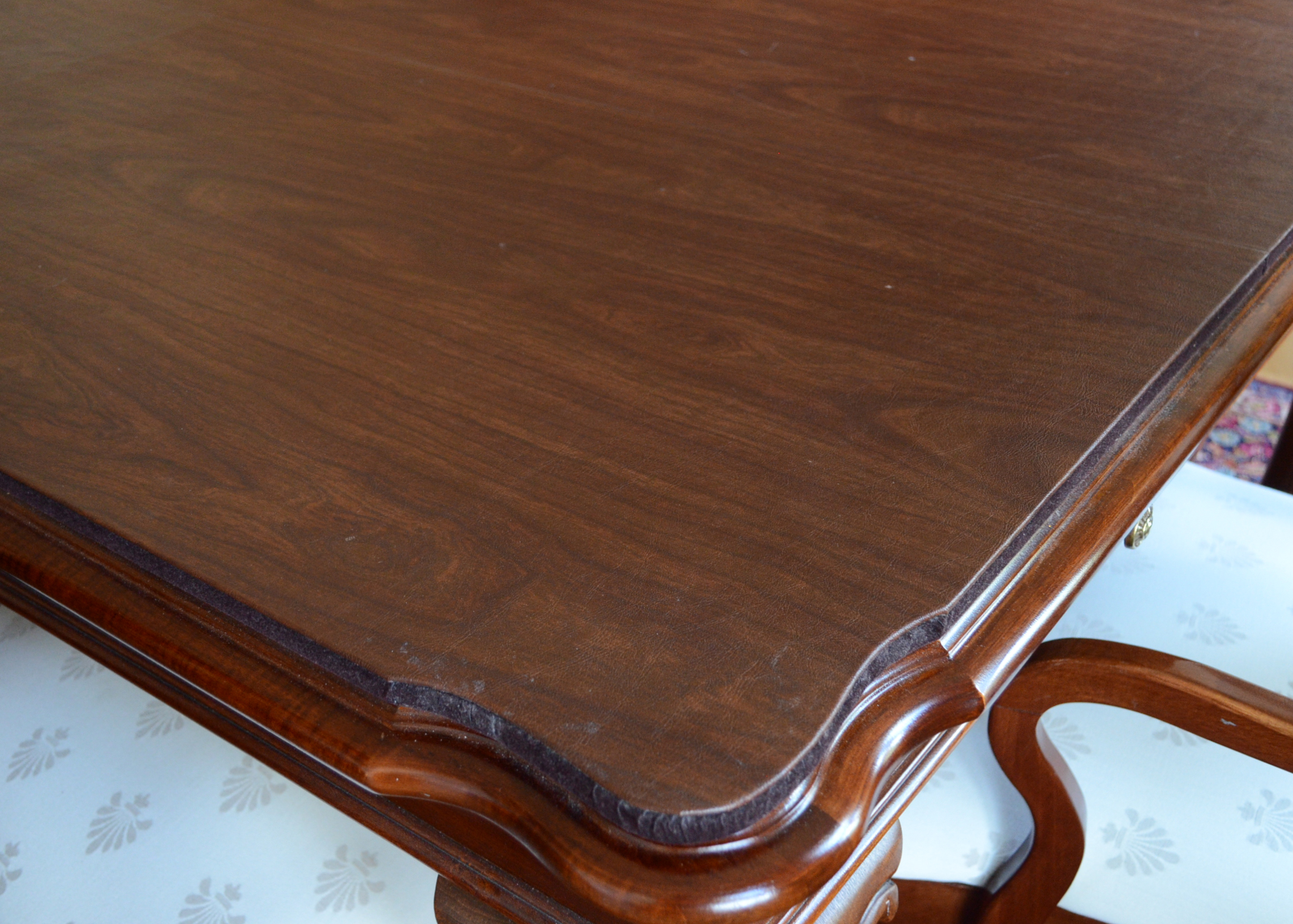 Cherry American Drew Queen Anne Dining Table and Chairs