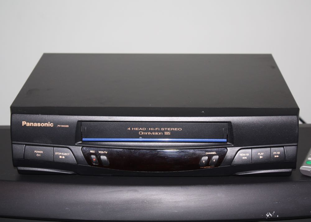 Sony Trinitron 32" Color Television, VCR and Stand