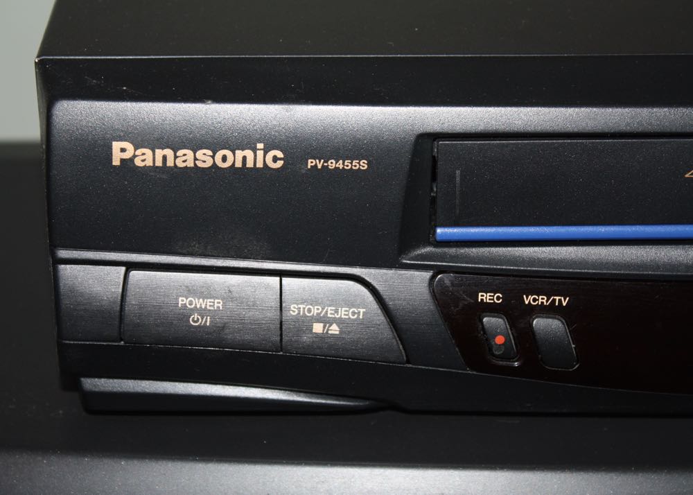 Sony Trinitron 32" Color Television, VCR and Stand