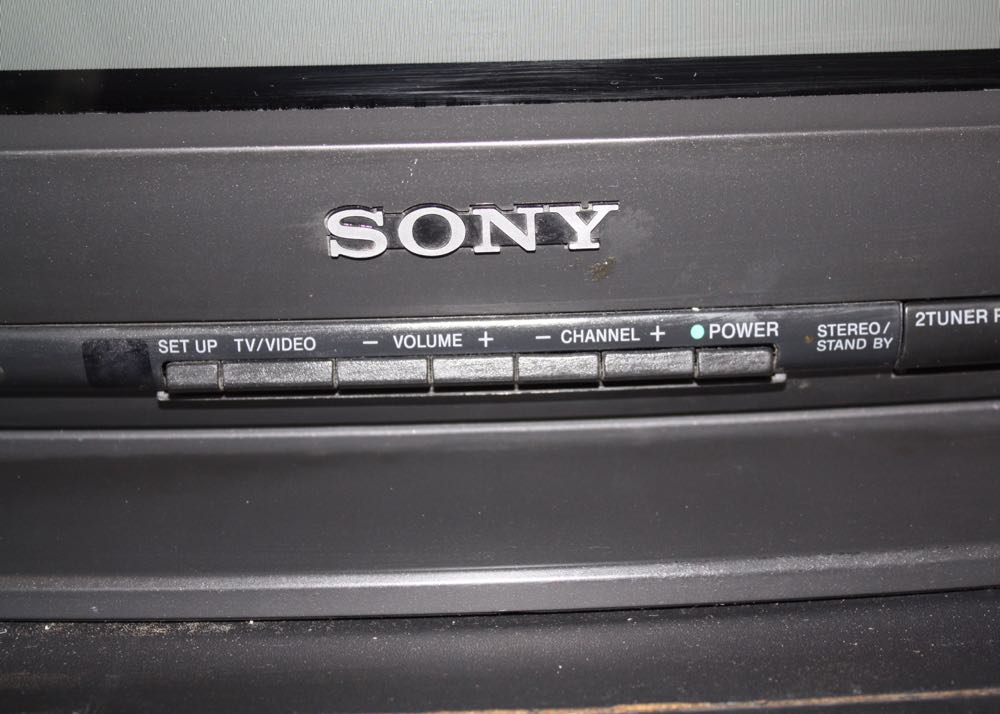 Sony Trinitron 32" Color Television, VCR and Stand