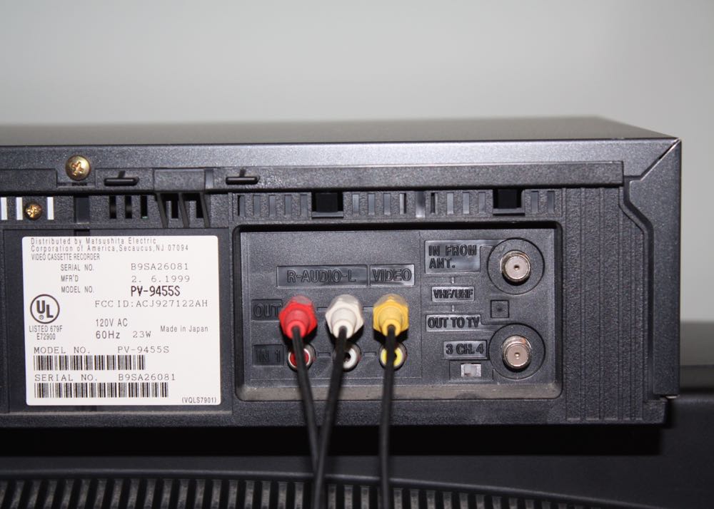 Sony Trinitron 32" Color Television, VCR and Stand