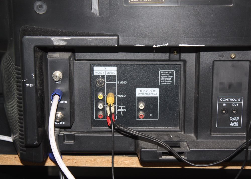 Sony Trinitron 32" Color Television, VCR and Stand