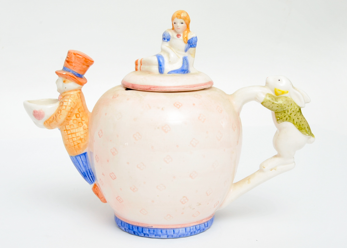 "Alice in Wonderland" Tea Set