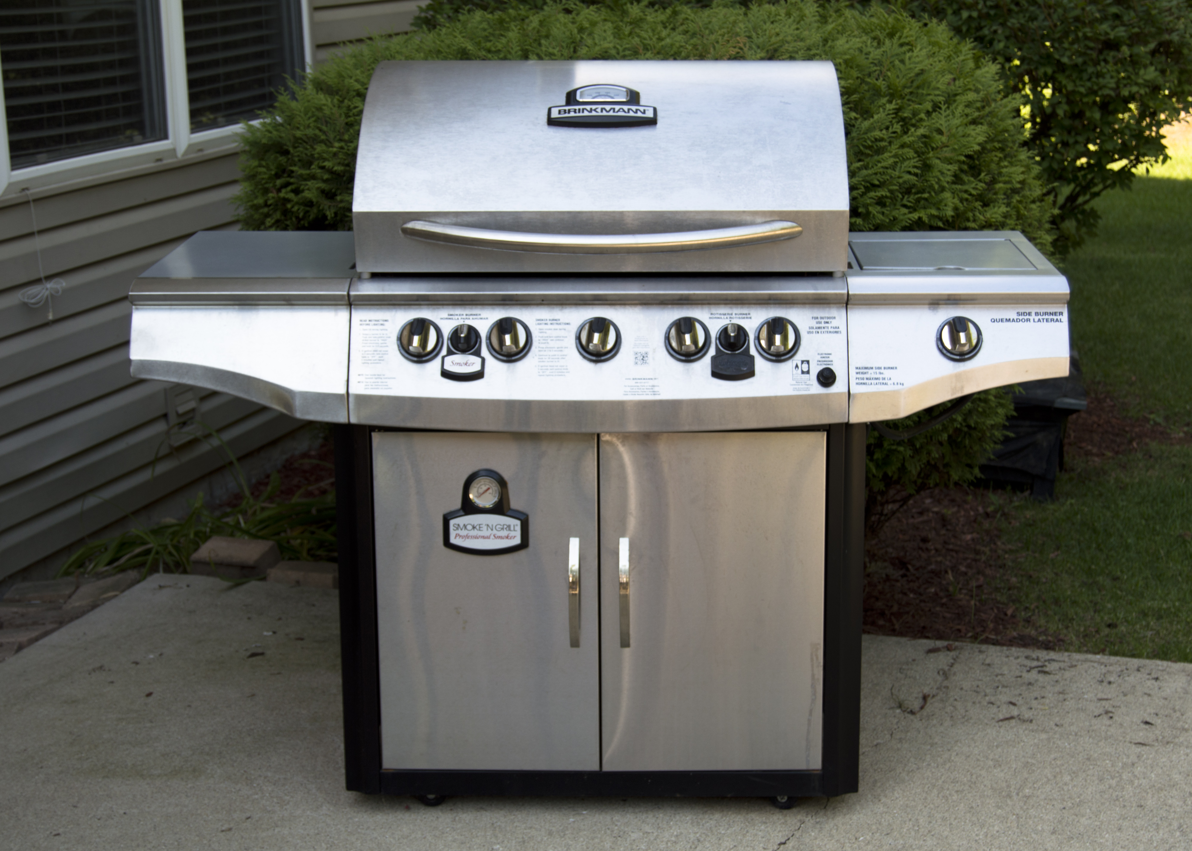 Brinkmann Stainless Steel Professional Propane Grill with Smoker