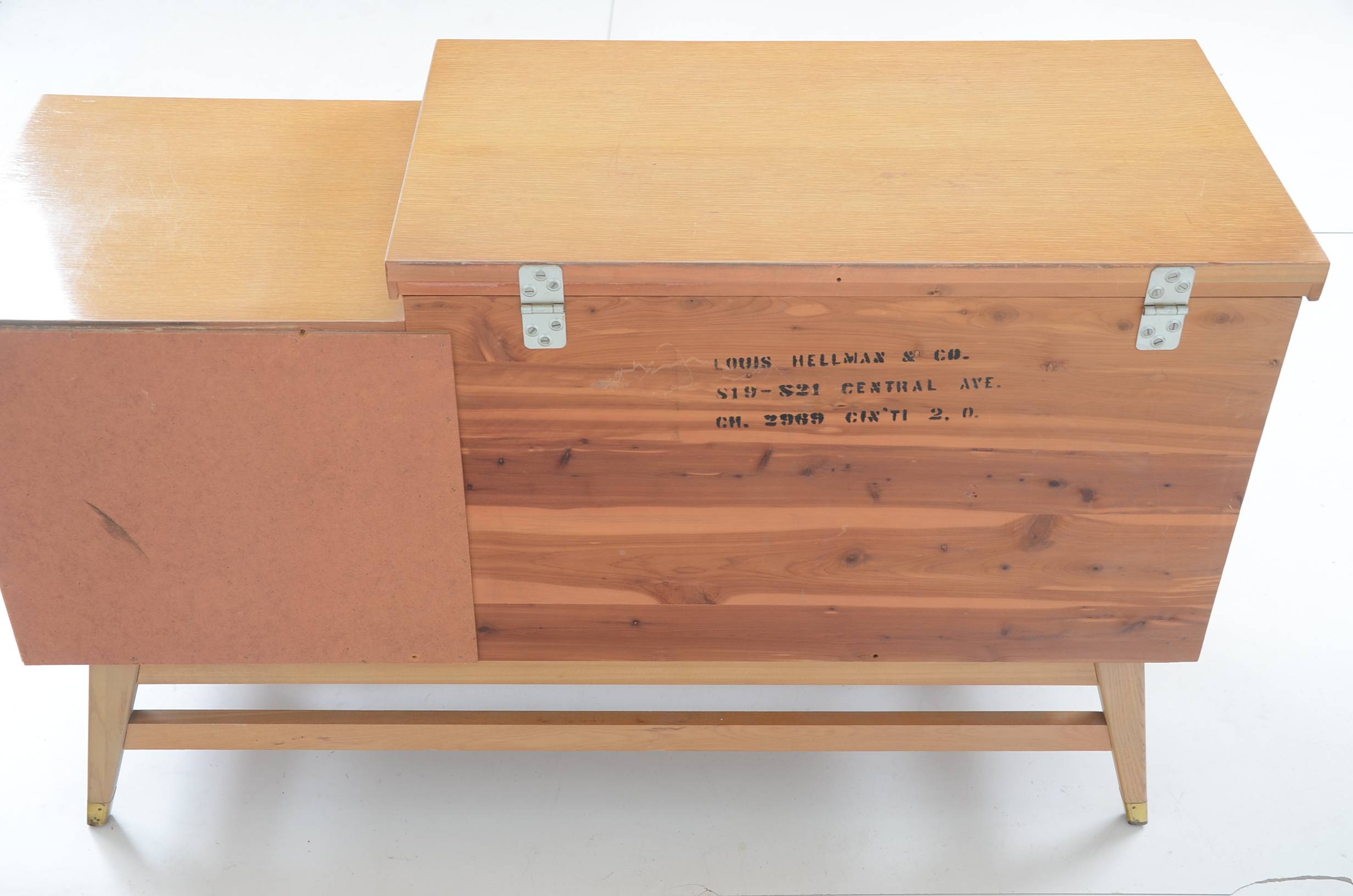 Lane Mid Century Modern Cedar Chest