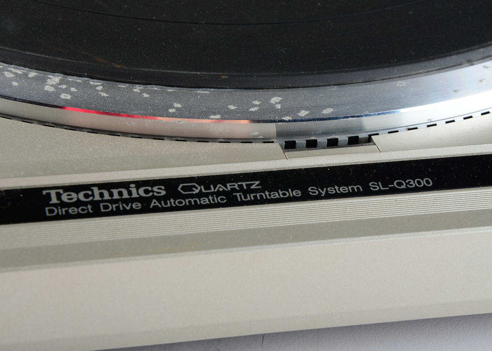 Technics SL-Q300 Turntable