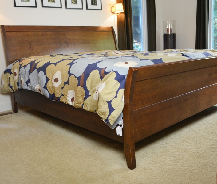 Baronet of Canada King Maple Sleigh Bed