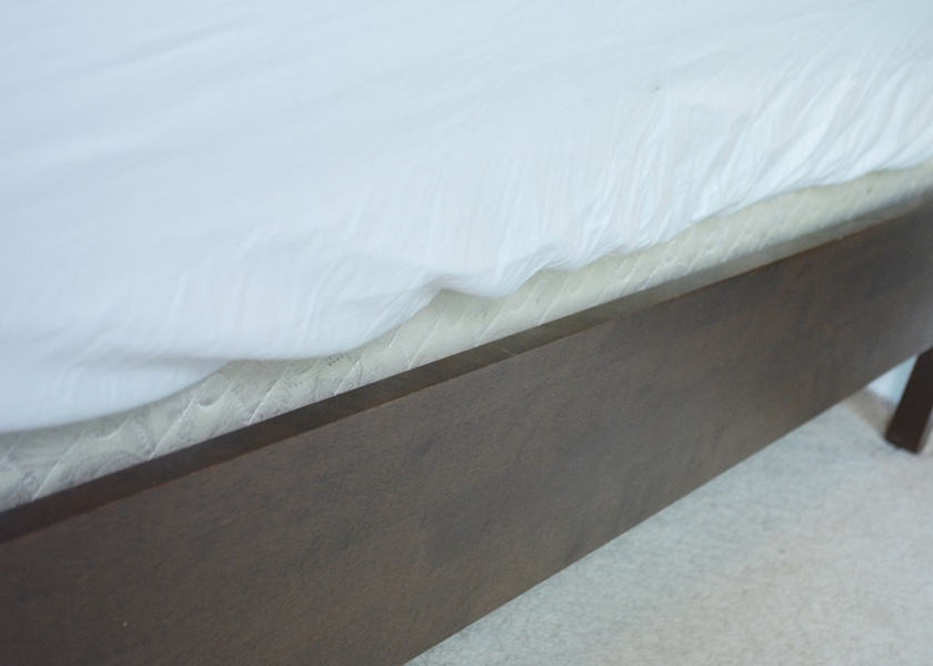 Baronet of Canada King Maple Sleigh Bed