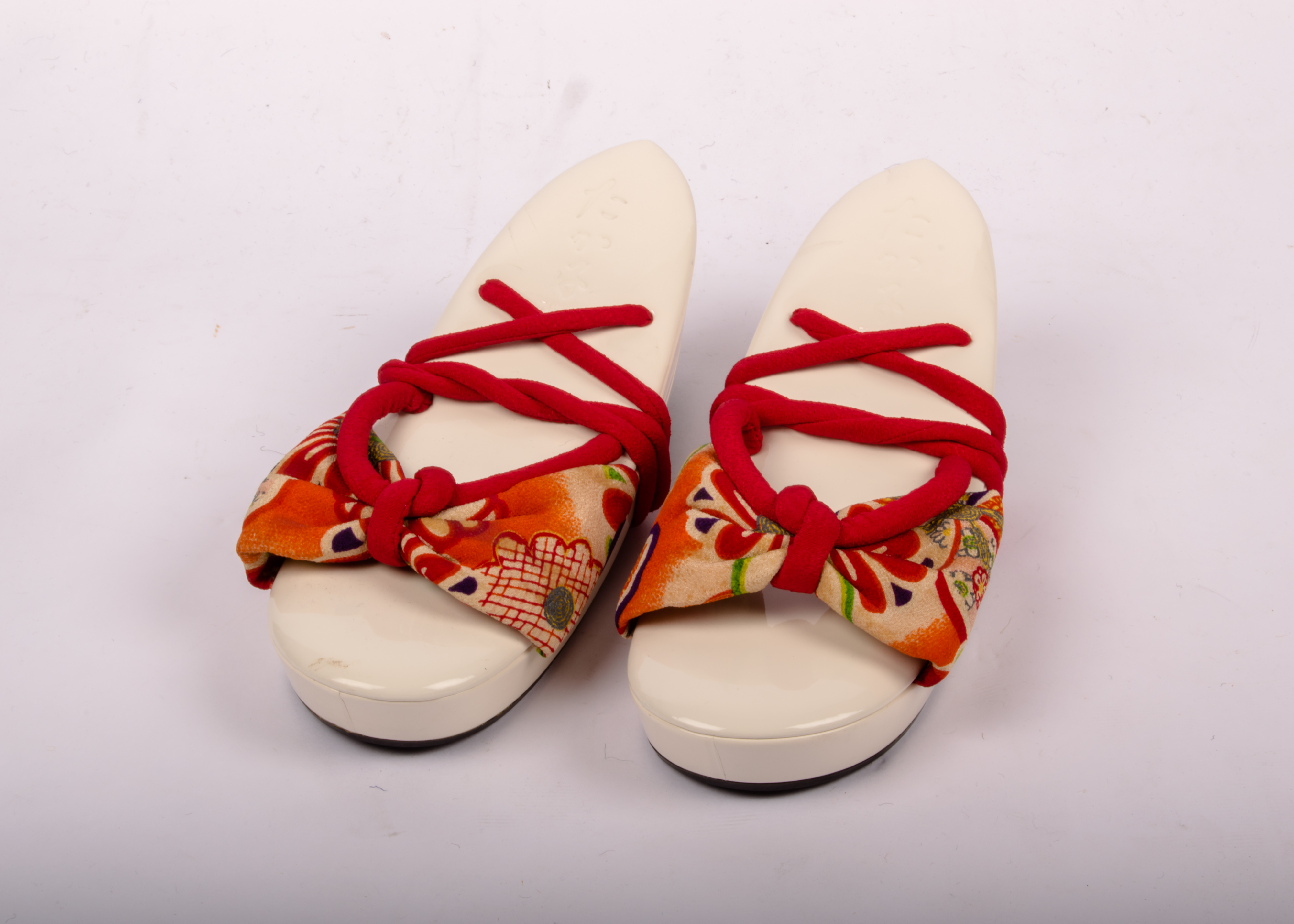 Modern Geta Style Red Shoes by Takako
