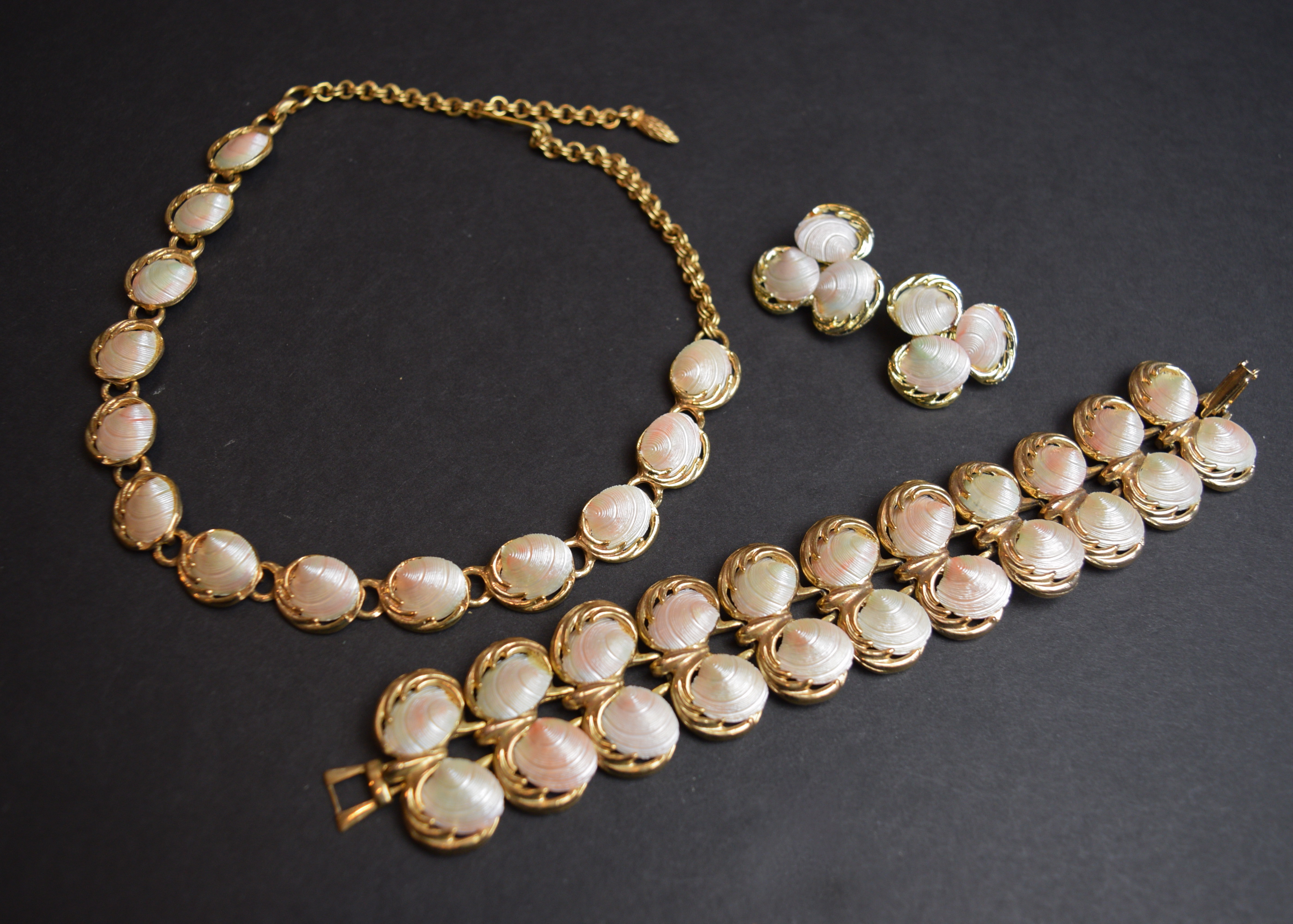 Vintage Shell-Shaped Necklace, Bracelet, and Clip-On Earrings Set