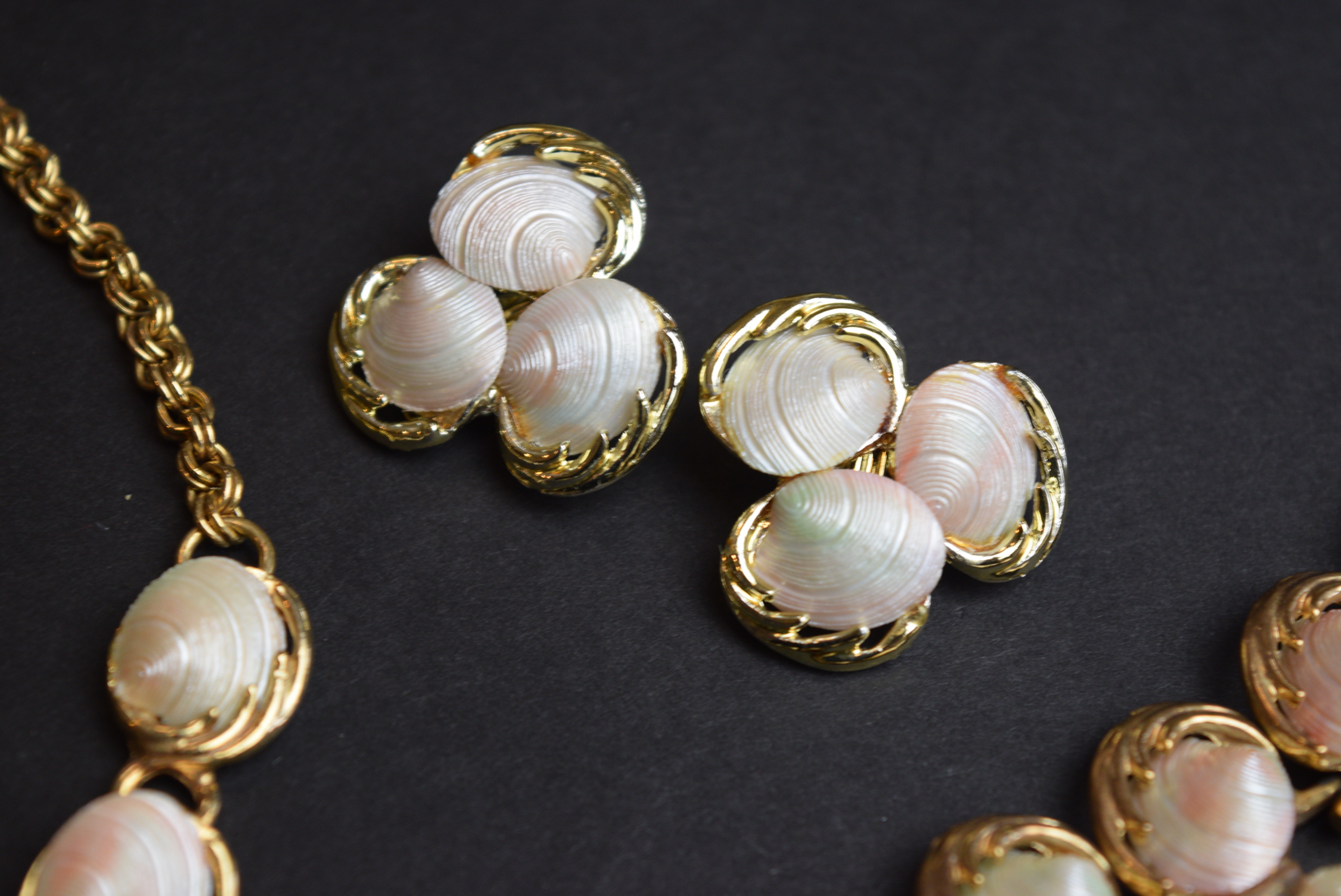 Vintage Shell-Shaped Necklace, Bracelet, and Clip-On Earrings Set