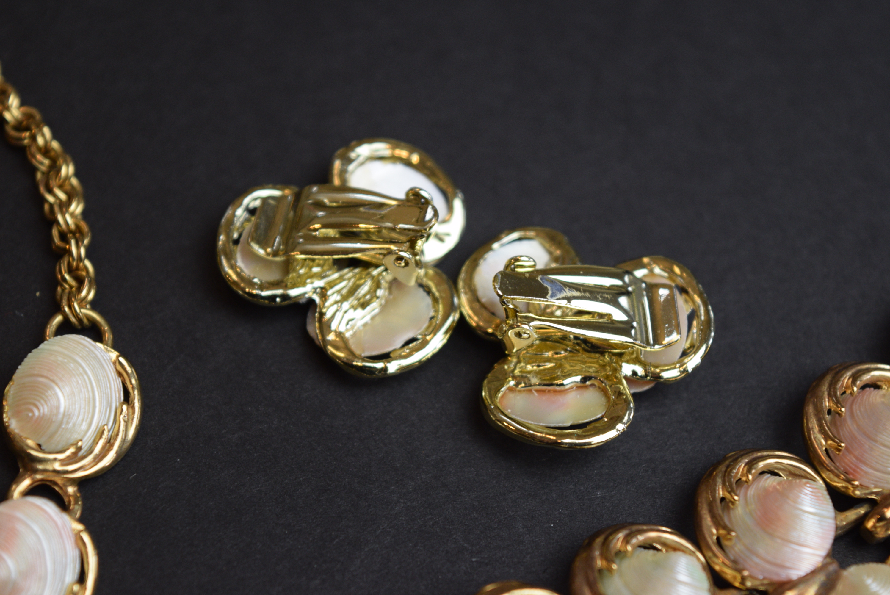 Vintage Shell-Shaped Necklace, Bracelet, and Clip-On Earrings Set