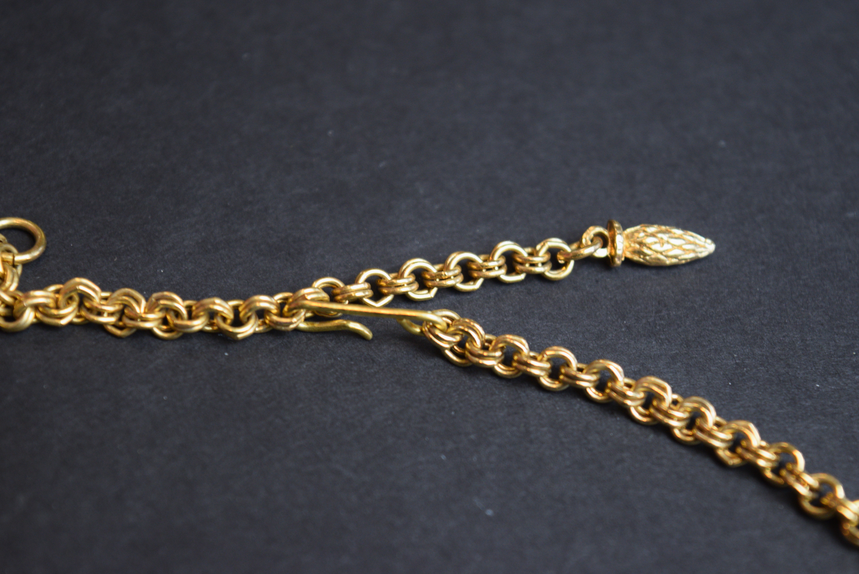 Vintage Shell-Shaped Necklace, Bracelet, and Clip-On Earrings Set