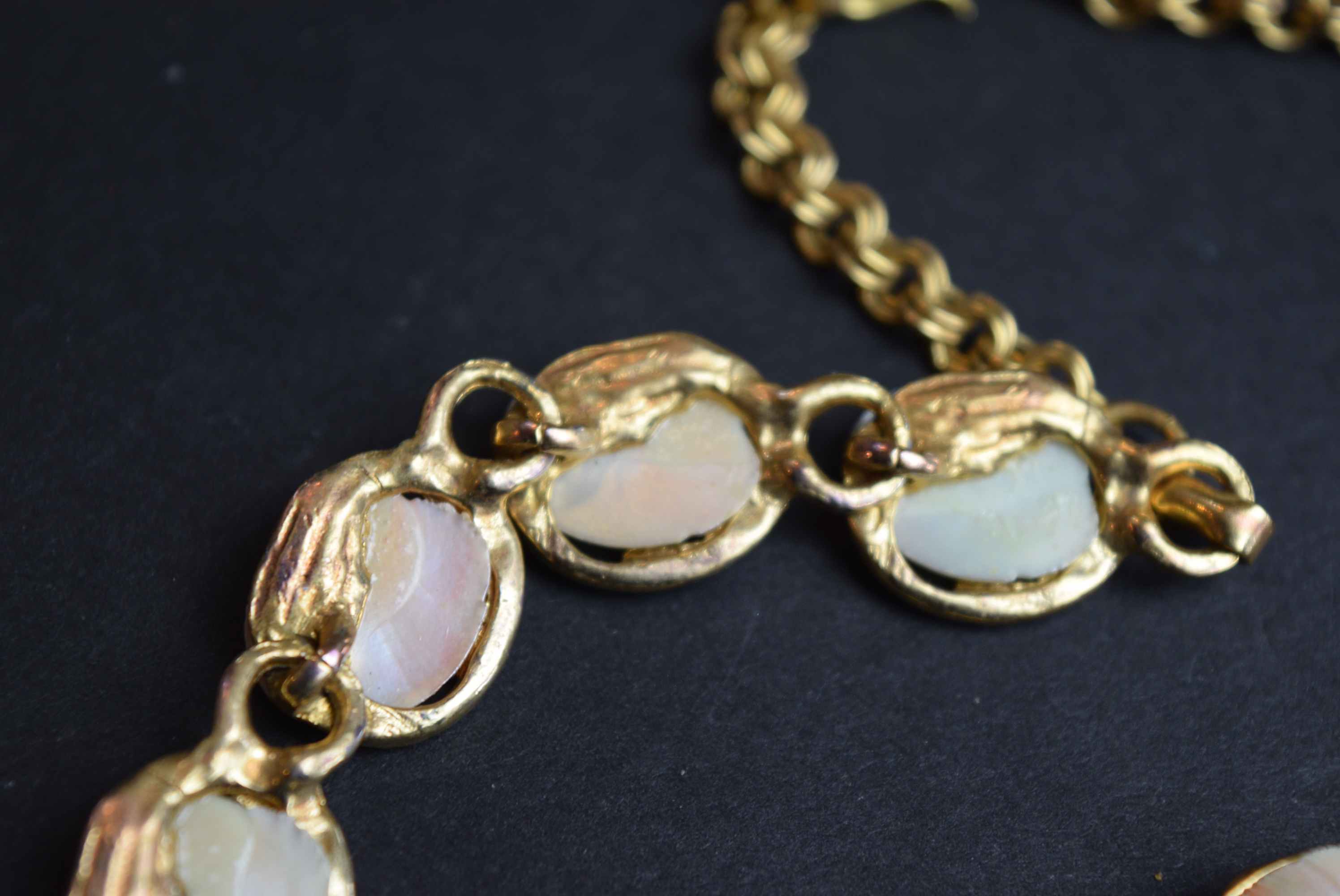 Vintage Shell-Shaped Necklace, Bracelet, and Clip-On Earrings Set