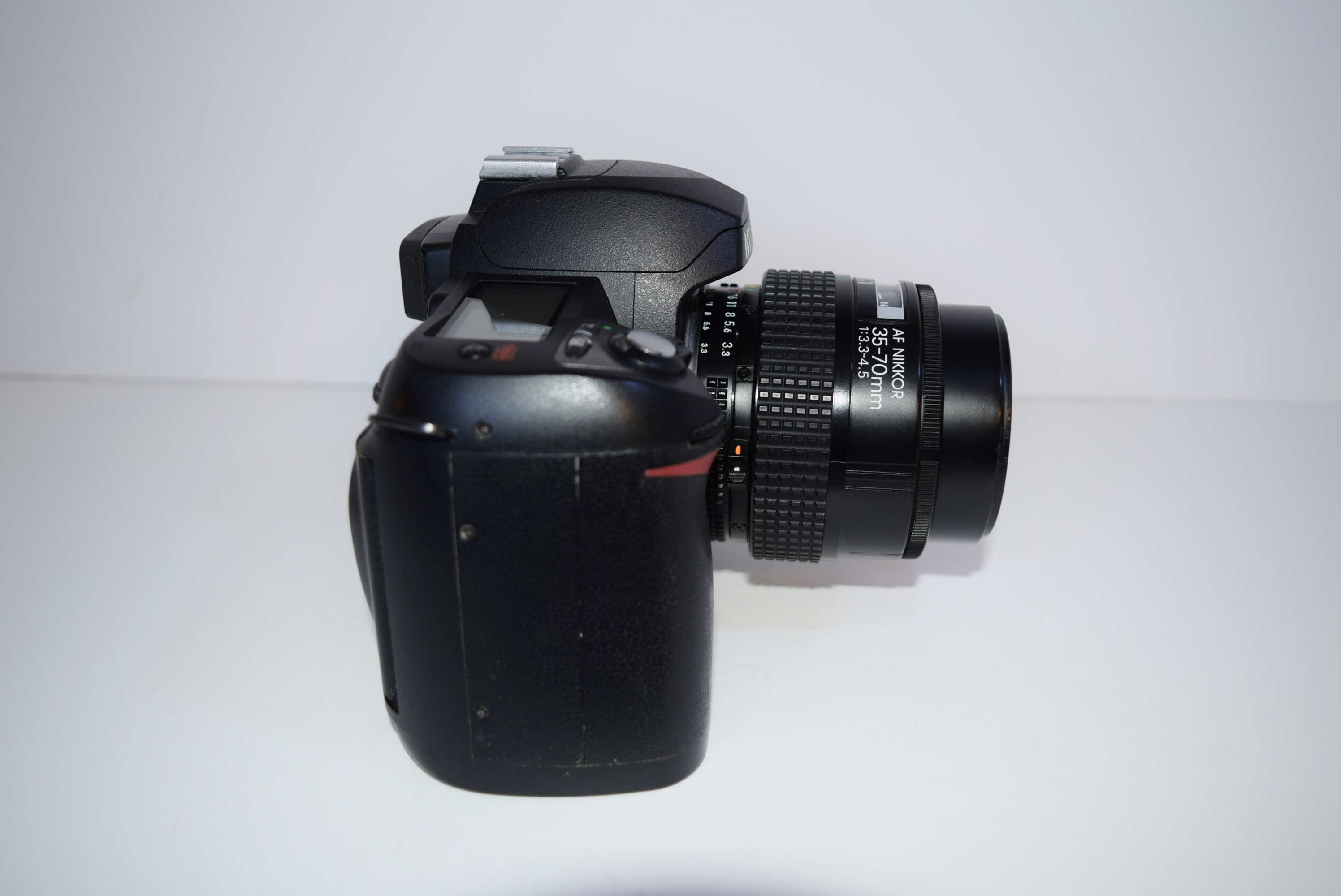 Nikon D70 DSLR Camera Package with Nikon AF 35-70mm Lens