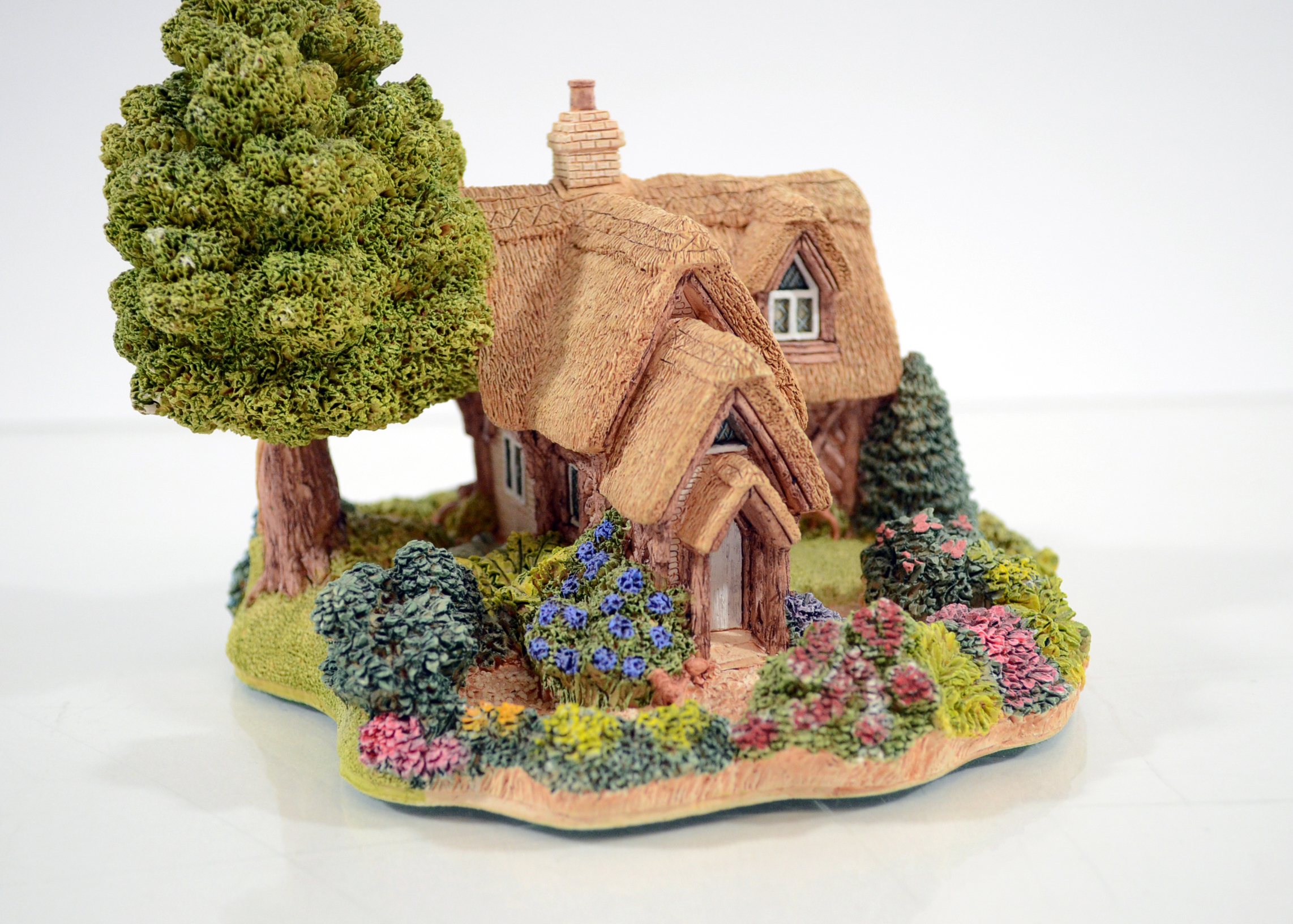 Large Assortment of Lilliput Lane Pieces