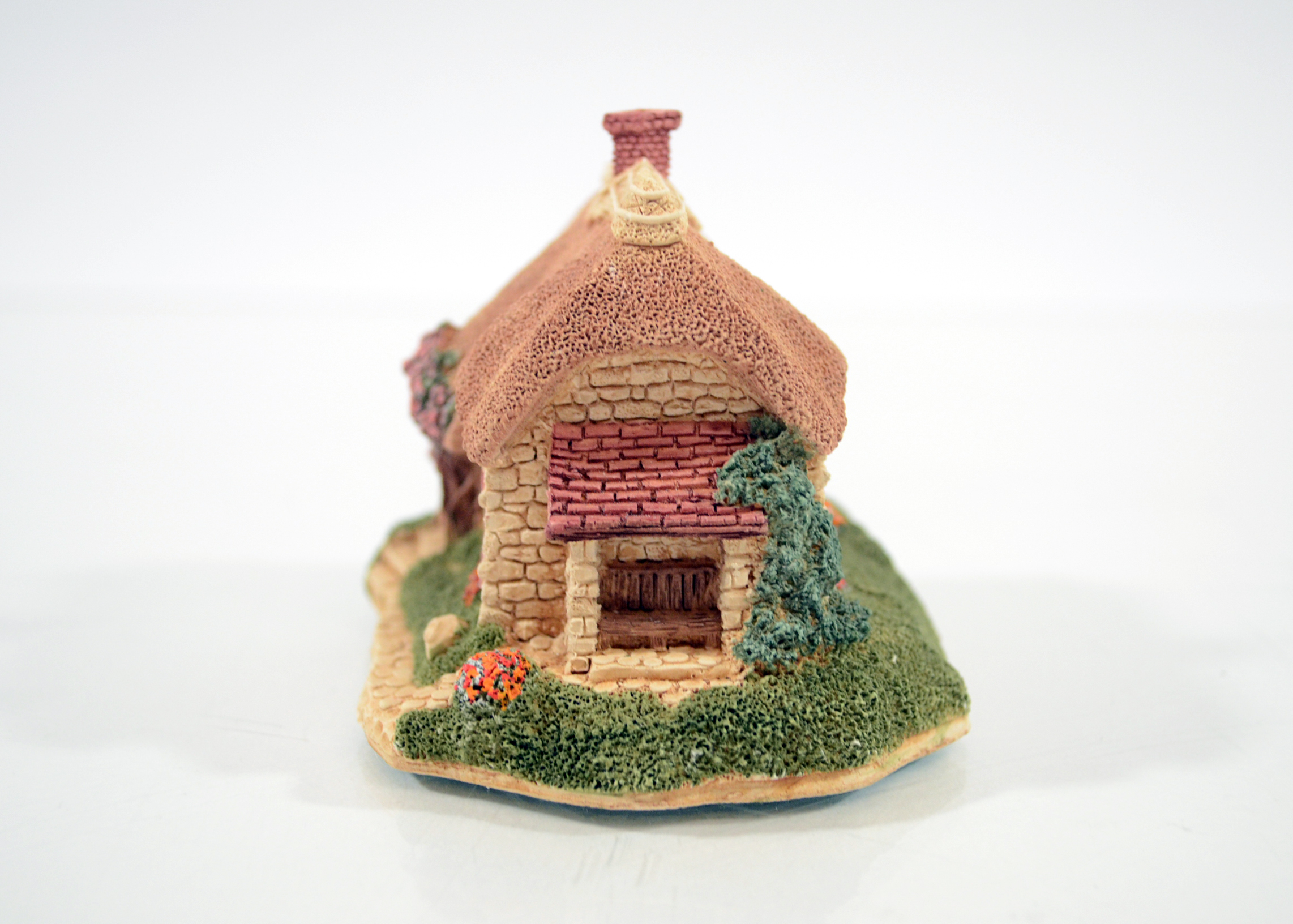 Large Assortment of Lilliput Lane Pieces