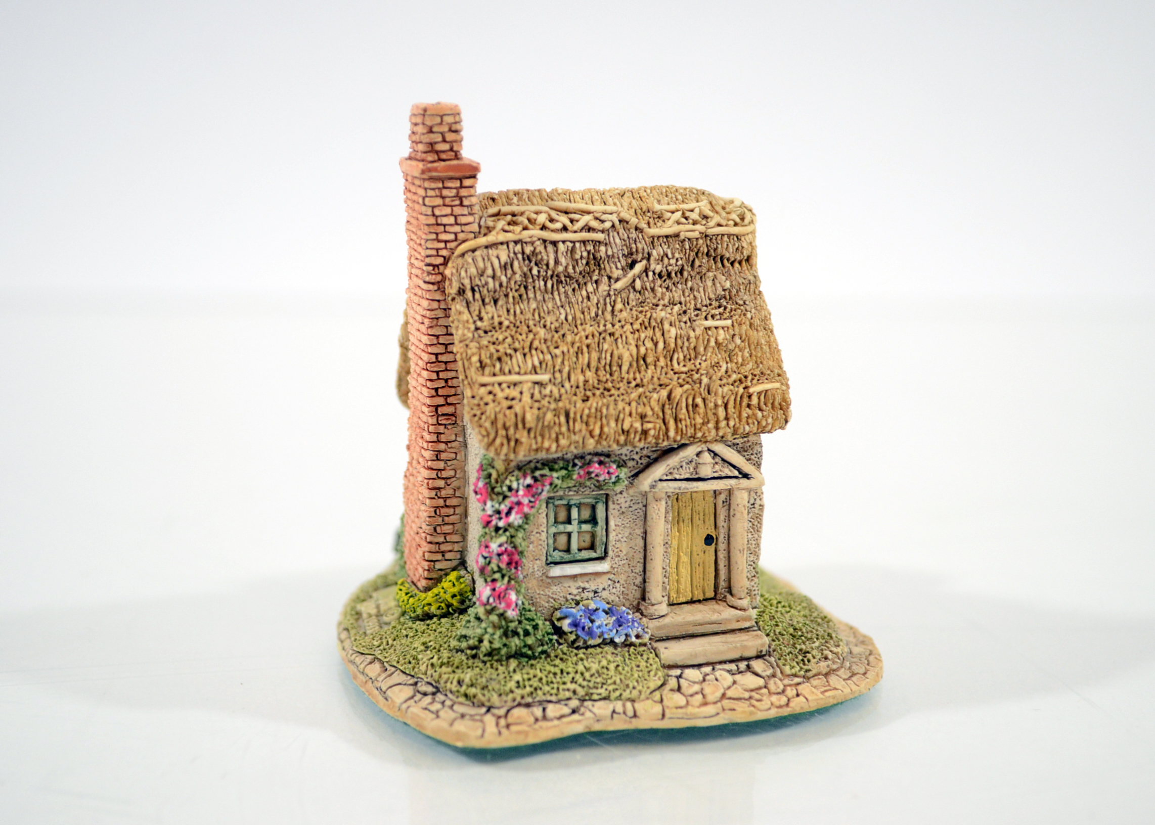 Large Assortment of Lilliput Lane Pieces