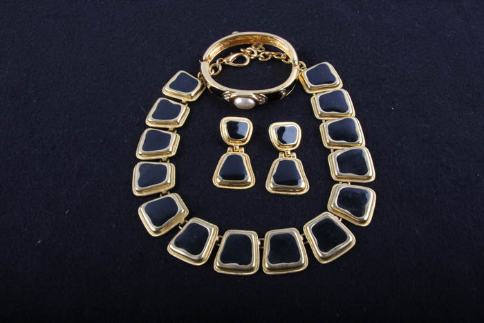 Gold Toned Jewelry Set