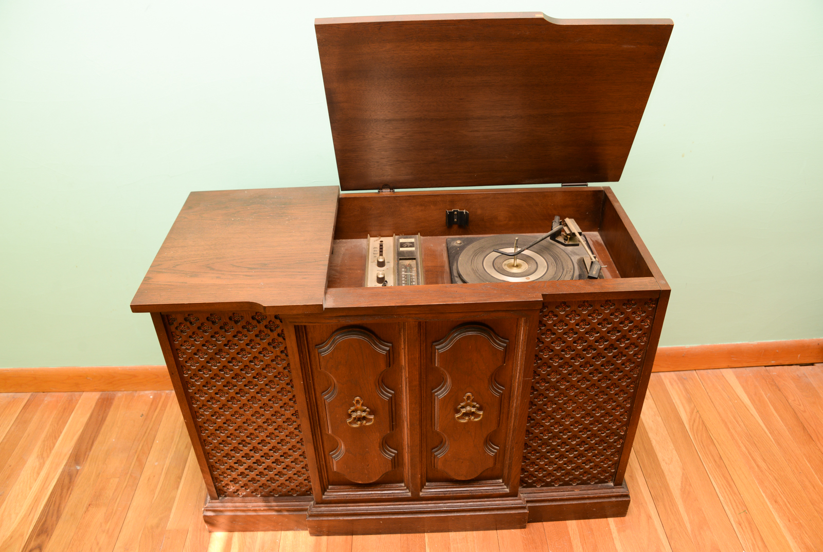 The Fisher Metropolitan Stereo Console Cabinet