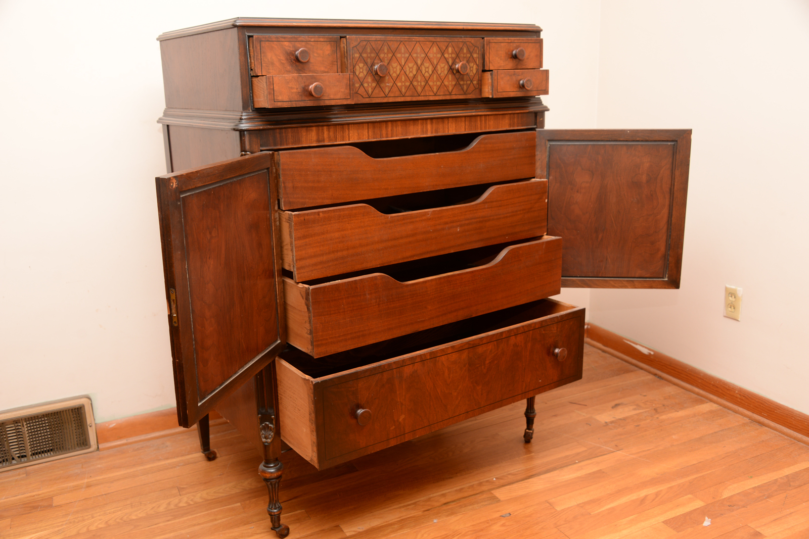 Vintage Sligh Chest of Drawers