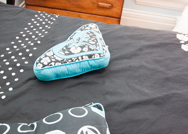 Roxy Queen Bedding Set