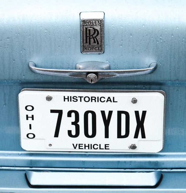 1976 Rolls-Royce Silver Shadow Sedan in Caribbean Blue