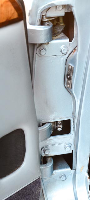 1976 Rolls-Royce Silver Shadow Sedan in Caribbean Blue