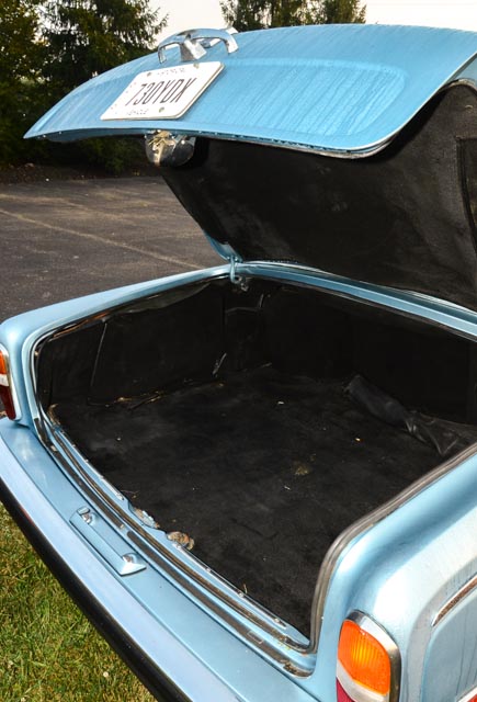 1976 Rolls-Royce Silver Shadow Sedan in Caribbean Blue